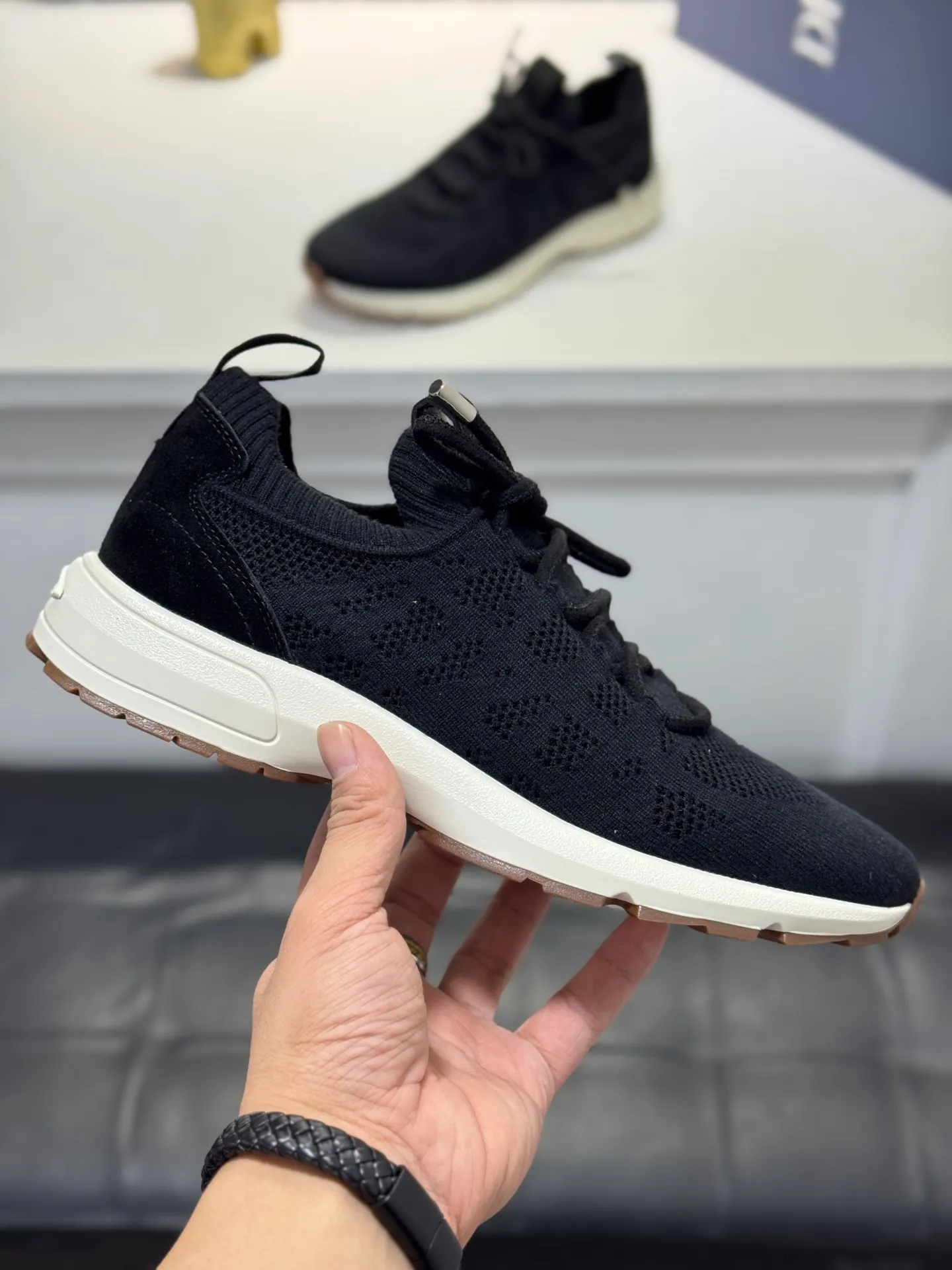 Men's shoes💰400【New style】🎠🎠Dior🔍Top purchasing agent🇮🇹 Di The new super-popular sneakers from the popular sneakers are synchronized with the new counters. The uppers are made of flying woven fabrics, and the logo logo on the tongue is perfectly reproduced with complex craftsmanship that is a must-have for fashionistas. The soles: the original soles are specially provided by the original factory, and the exclusive molded soles are super comfortable. The original factory orders, 🔍🔍multiple colors are available, you can go in and out of the counter at will, welcome to compare, a must-have for fashionable men. Code number: 38-44 (45 customized